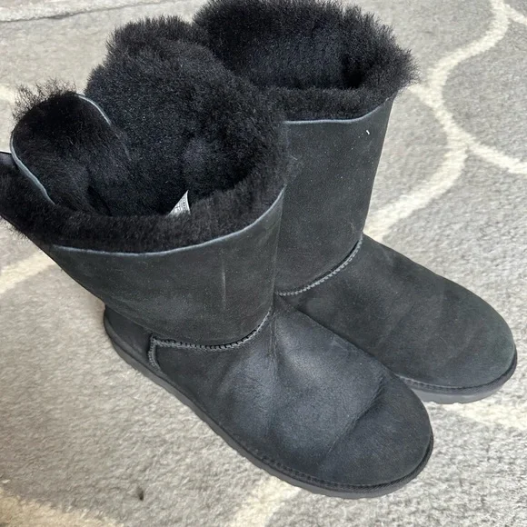 UGG Bailey Bow - Picture 1 of 2